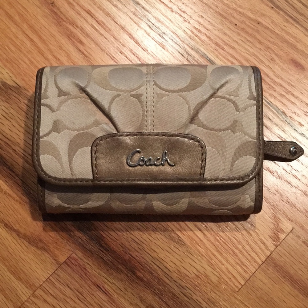 Coach Wallet - GREAT CONDITION!!